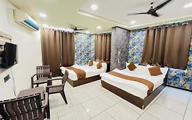 Hotel Shree Vijay I 966O9O1Oo6 Just 80Mtr From Shreenathji Temple 1Min Away By Sk